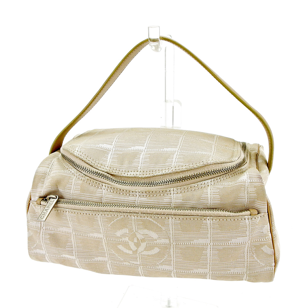 ■管理番号：T4079 ◆参考価格：円 【商品説明】 シャネル【CHANEL】の 「ヴィンテージ」 バニティです。 定番人気のニュートラベルライン&star;化粧品の他にちょっとした小物等を入