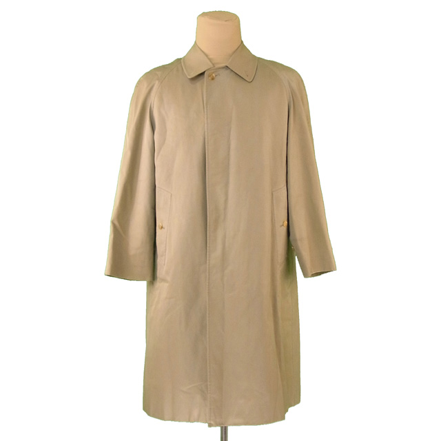 ■管理番号：T197 ◆参考価格：円 【商品説明】 バーバリー【BURBERRY】の コートです。 定番人気のステンカラー&star;オシャレなノバチェック柄ライナーはファスナーで取り外し出来