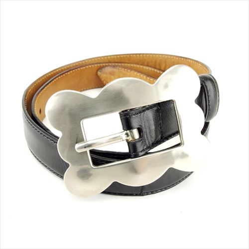 ■管理番号：T7042 ◆参考価格：円 【商品説明】 ジョルジオ アルマーニ【GIORGIO ARMANI】の 「70/28サイズ」 ベルトです。 オシャレな変形バックルがポイント&star;