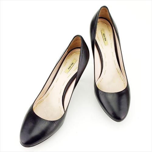 ■管理番号：T7187 ◆参考価格：円 【商品説明】 ミュウミュウ【miumiu】の #37.5サイズ パンプスです。 ◆ランク 【7】 【7】傷、汚れがあるが程度良好のお品物 【状態】 まだまだ十分