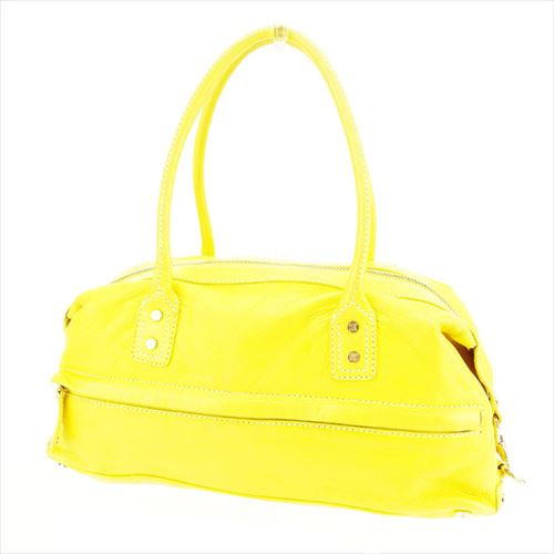 ■管理番号：D1813 ◆参考価格：円 【商品説明】 セリーヌ【CELINE】の ショルダーバッグです。 リッチなゴールドカラーのマカダムボタン付き&star;ワイドなタイプなので荷物の出し入