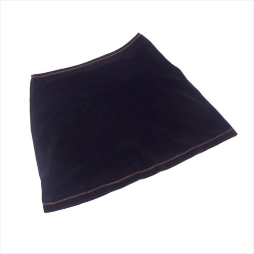 ■管理番号：C4034 ◆参考価格：円 【商品説明】 フェンディ【FENDI】の 「44サイズ」 スカートです。 上品なベロア素材&star;ガーリーなフレアーシルエットです♪ ◆ランク 【6