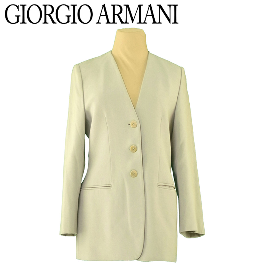 ■管理番号：L2853 ◆参考価格：円 【商品説明】 ジョルジオ アルマーニ【GIORGIO ARMANI】の 「40サイズ」 ジャケットです。 スッキリとしたノーカラータイプ&star;お尻