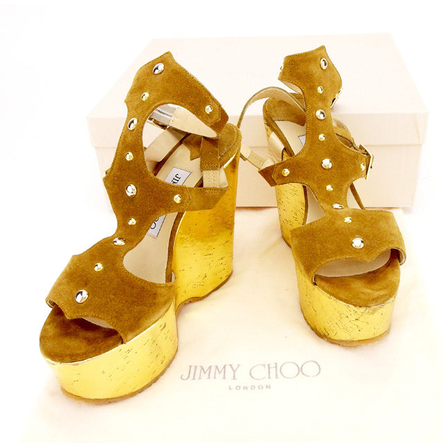 ■管理番号：T2019 ◆参考価格：円 【商品説明】 ジミーチュウ【JIMMY CHOO】の 「36サイズ」 サンダルです。 人気のウェッジソールライン&star;リッチなゴールドカラーのスタ