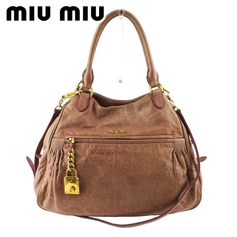 ■管理番号：T20149 ◆参考価格：円 【商品説明】 ミュウミュウ【miu miu】の 2WAYショルダーバッグです。 フェミニンなギャザー入りデザイン&star;内側には鍵などの大切な物を