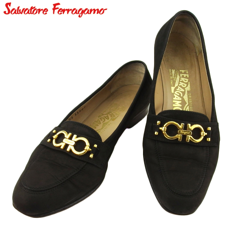■管理番号：T20244 ◆参考価格：円 【商品説明】 サルヴァトーレ フェラガモ【Salvatore Ferragamo】の 「5ハーフDサイズ」 ローファーです。 ブランドの象徴的なガンチーニ金具