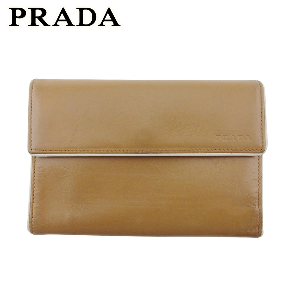 ■管理番号：T20441 ◆参考価格：円 【商品説明】 プラダ【PRADA】の 三つ折り財布です。 シンプルで上品なデザイン&star;長財布よりもコンパクトなサイズですが収納力に優れておりま