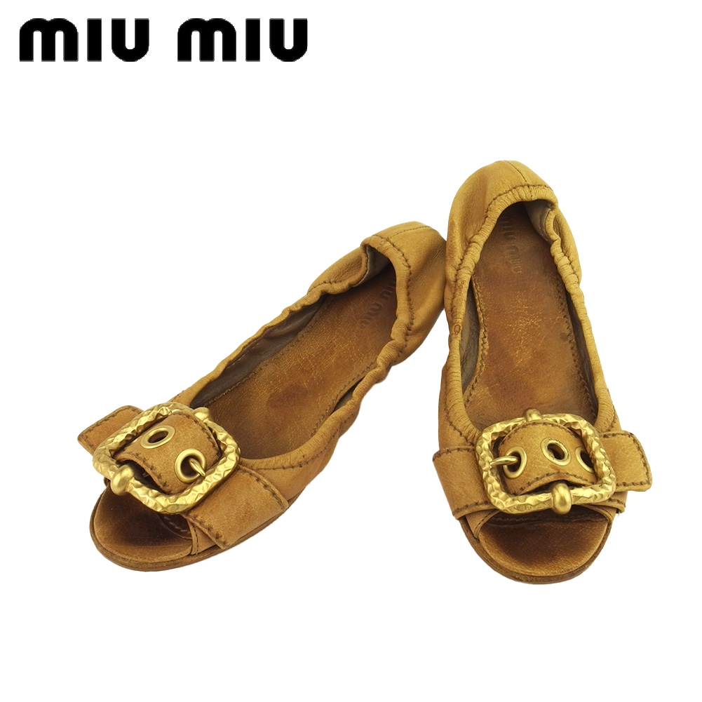 ■管理番号：T20584 ◆参考価格：円 【商品説明】 ミュウミュウ【miu miu】の パンプスです。 大きなベルトデザインが印象的&star;長時間履いても疲れにくいフラットなタイプです♪