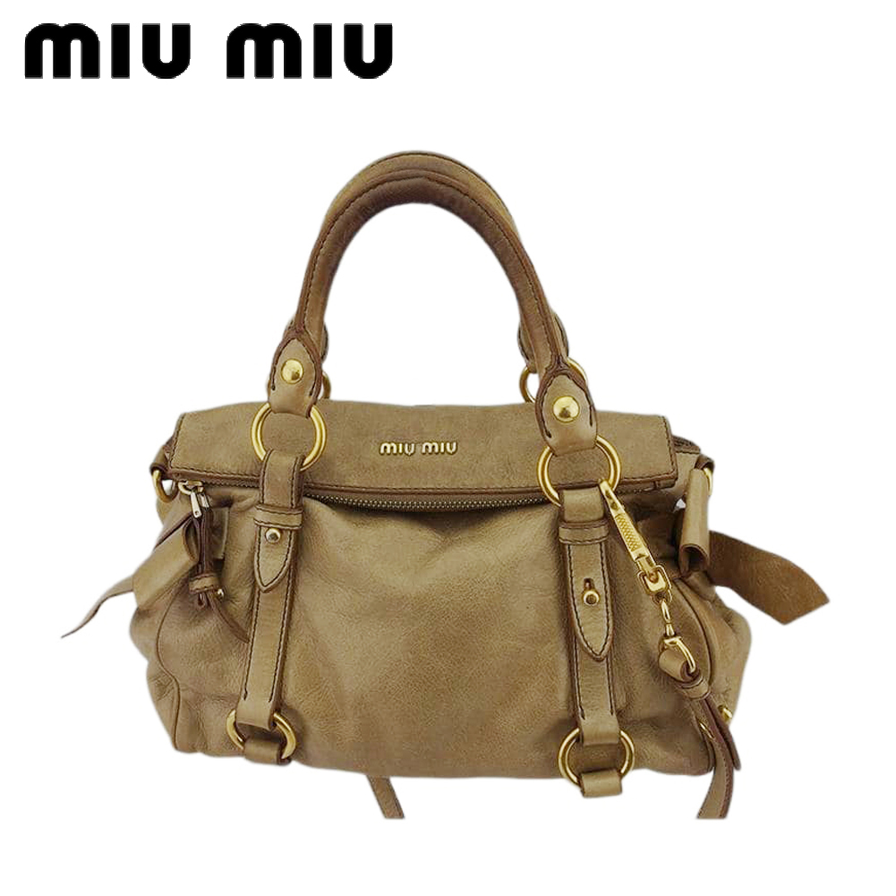 ■管理番号：T21476 ◆参考価格：円 【商品説明】 ミュウミュウ【miu miu】の 2WAYショルダーバッグです。 ガーリーなリボンデザイン付き&star;斜め掛けも出来るので持ち運びし