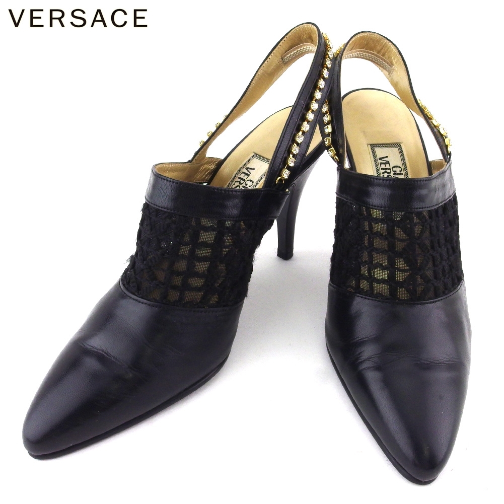 ■管理番号：T21537 ◆参考価格：円 【商品説明】 ジャンニ ヴェルサーチェ【GIANNI VERSACE】の 「35ハーフサイズ」 パンプスです。 上品なレース切替えデザイン&star;
