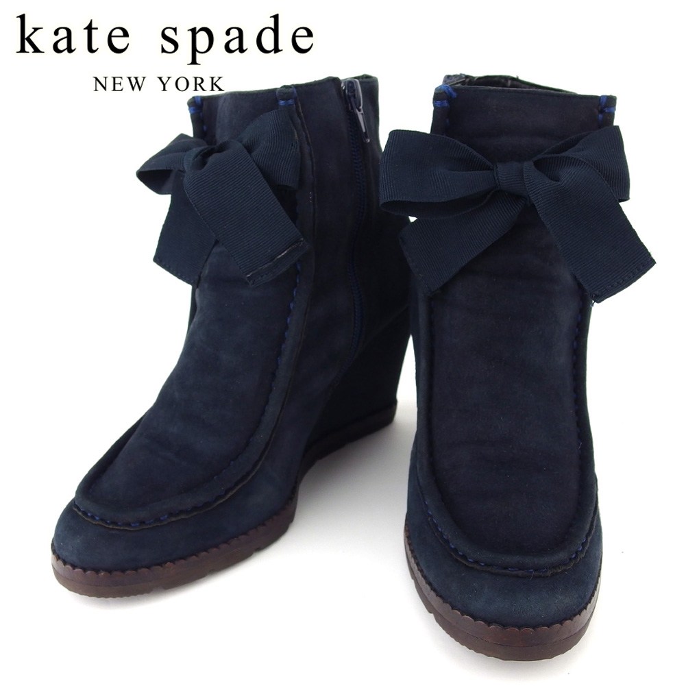 ■管理番号：T21543 ◆参考価格：円 【商品説明】 ケイト スペード【kate spade】の 「7Mサイズ」 ブーツです。 ガーリーなリボン付き&star;ボトムスを選ばないショート丈で